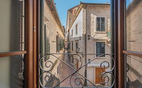 Sasha Di Cattaro - Old Town Lux Apartment
